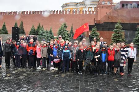 «Ура, юные пионеры!»