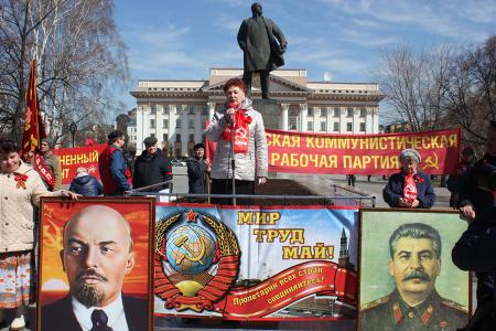 Красный первомай в Тюмени собрал под свои знамёна более 1000 человек