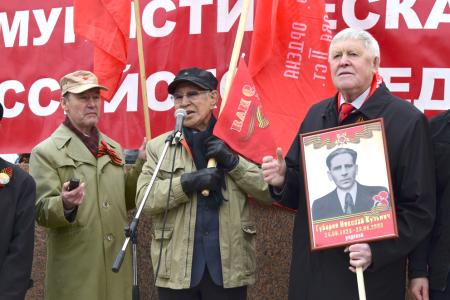 В Якутске состоялись митинги КПРФ, посвященные 73-й годовщине Победы