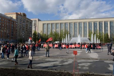 «Не забудем, не простим эти цены на бензин» - пикет коммунистов и перевозчиков прошел в Новосибирске