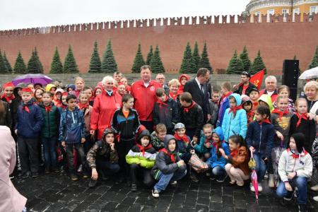 «Ура, юные пионеры!»