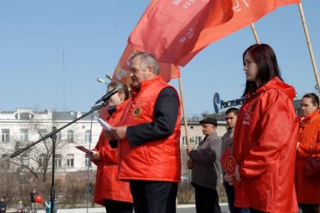 Коммунисты Читы потребовали установить контроль над ценами и тарифами ЖКХ и ГСМ на первомайском митинге