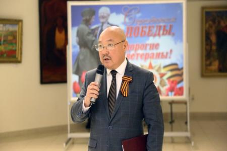 Первый секретарь Калмыцкого рескома КПРФ Николай Нуров поздравил ветеранов на празднике "Вальс Победы"