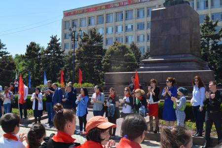 Республика Дагестан. В Махачкале прошла традиционная церемония посвящения школьников в пионеры