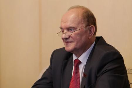 "Пчела - великий эколог планеты". Г.А. Зюганов выступил в Госдуме на церемонии гашения почтовых марок, посвященных истории отечественного пчеловодства