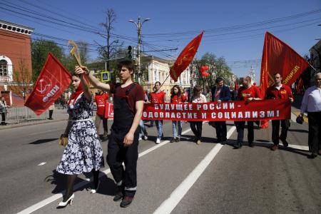 В Воронеже коммунисты провели первомайское шествие и митинг