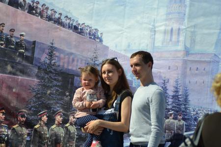 В День Победы оренбургские коммунисты провели для горожан праздничный концерт