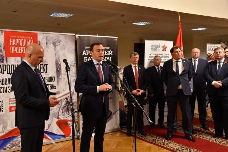 Юрий Афонин принял участие в открытии выставки «Бессмертного полка» в Госдуме