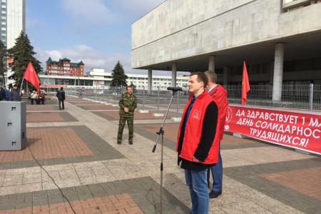 После праздничной демонстрации КПРФ депутат-коммунист Алексей Куринный выступил перед жителями Ульяновской области на площади В.И. Ленина