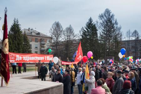 Первомайское шествие и митинг в Томске собрали более пятисот человек