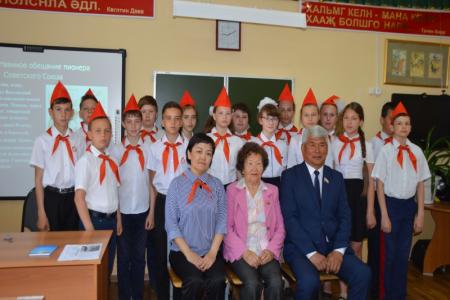 В Калмыкии широко отметили День пионерии