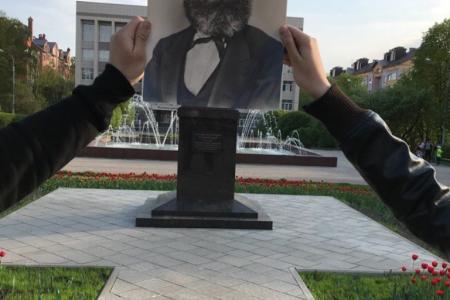 Смоленский Комсомол провел акцию в день 200-летнего юбилея Карла Маркса