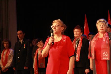 Копии Знамени Победы торжественно вручили ещё 17 школам Иркутска