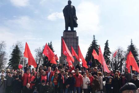 После праздничной демонстрации КПРФ депутат-коммунист Алексей Куринный выступил перед жителями Ульяновской области на площади В.И. Ленина