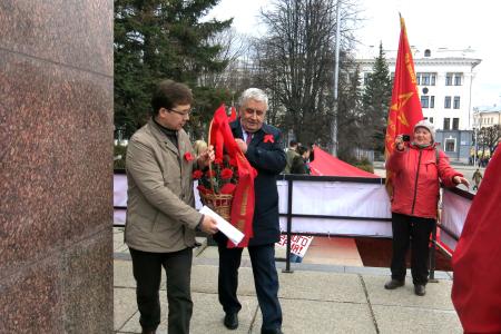 Первого мая знамена КПРФ украсили улицы Чебоксар