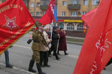 Первого мая знамена КПРФ украсили улицы Чебоксар