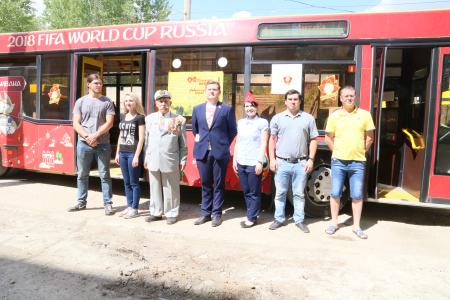 Республика Мордовия. Пионерский автобус на улицах Саранска