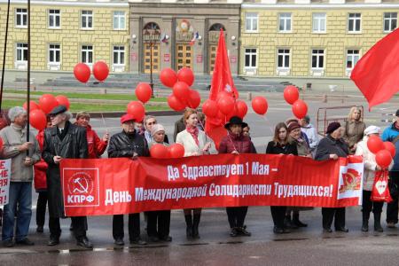 Новгородские коммунисты провели традиционный первомайский митинг в областном центре