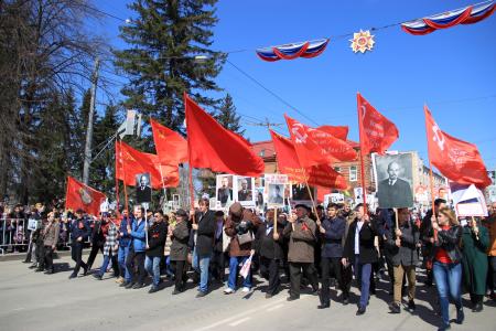 Томские коммунисты приняли участие в Параде Победы