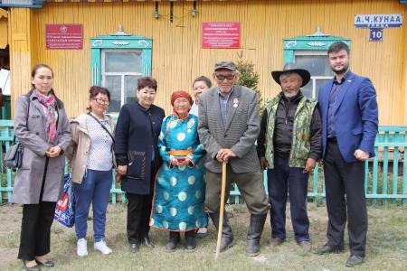 Тувинские коммунисты почтили память Героя Советского Союза Хомушку Чургуй-оола Намгаевича