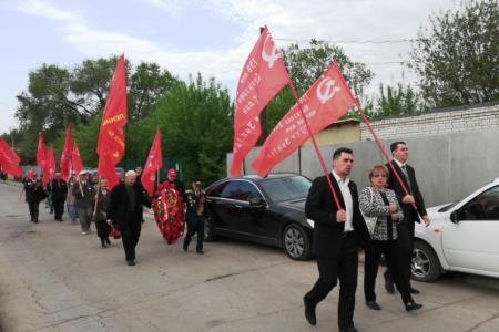 Саратовские коммунисты приняли участие в памятном мероприятии на Воскресенском мемориальном кладбище
