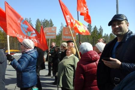 ​В городах Ямала прошли акции протеста против массовых сокращений бюджетников Ноябрьска, занятых в сфере дополнительного образования
