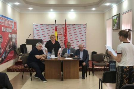 В ходе поездки в Республику Северная Осетия-Алания Казбек Тайсаев посетил отчетно-выборные конференции районных комитетов КПРФ