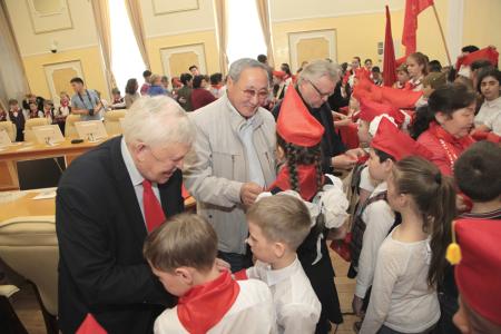 В Якутске торжественно отметили День пионерии