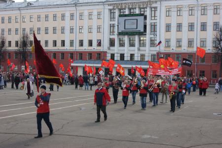 «Власть – народу!». Жители Кировской области отметили День международной солидарности трудящихся