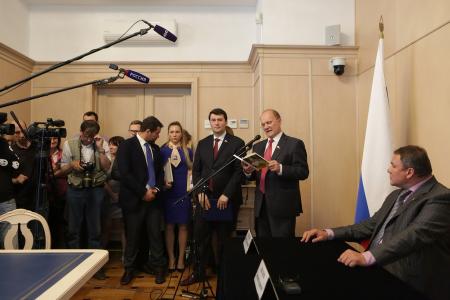"Пчела - великий эколог планеты". Г.А. Зюганов выступил в Госдуме на церемонии гашения почтовых марок, посвященных истории отечественного пчеловодства