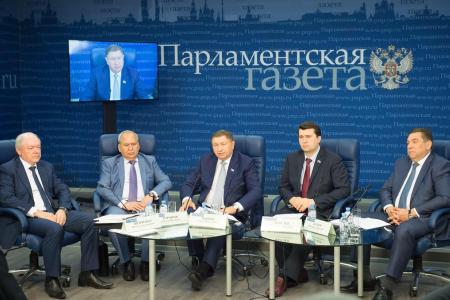 Олег Лебедев провёл расширенное заседание подкомитета в пресс-центре "Парламентской газеты"