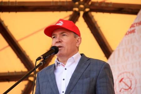Первомайское шествие и митинг в Томске собрали более пятисот человек