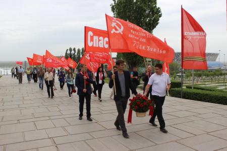Волгоград. В канун Дня Победы сталинградские коммунисты почтили память героев войны