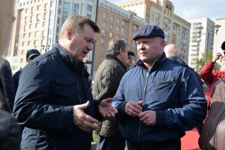 «Не забудем, не простим эти цены на бензин» - пикет коммунистов и перевозчиков прошел в Новосибирске