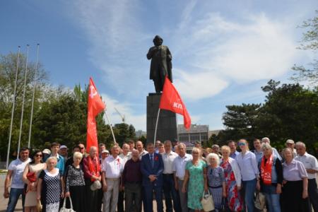 Ростовские коммунисты поклонились памяти Карла Маркса