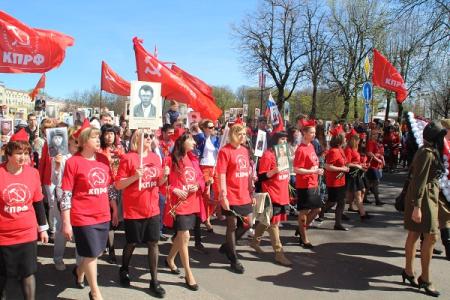 В Великом Новгороде коммунисты приняли участие в акции «Бессмертный полк» 