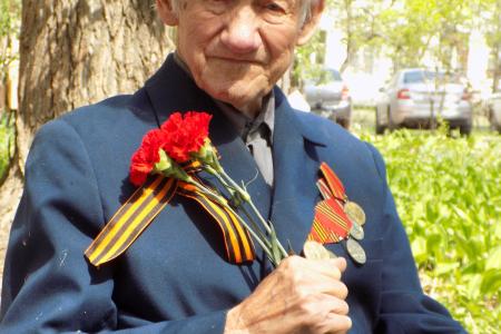 Комсомольцы Воронежа при поддержке депутата Госдумы Сергея Гаврилова поздравили ветеранов Великой Отечественной с Днем Победы