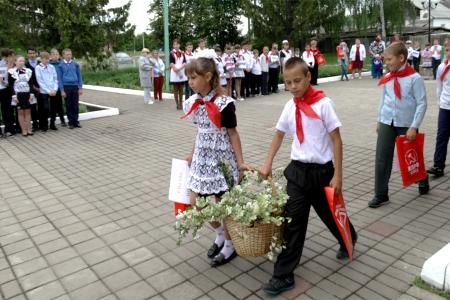 "Салют кибальчиши!". Курские пионеры всех поколений отметили свой праздник
