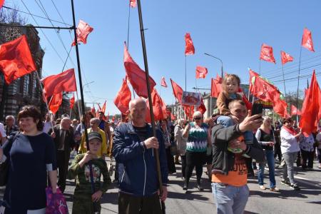 «Пусть всегда будет солнце!». Тульский обком провёл массовую демонстрацию и праздничный митинг
