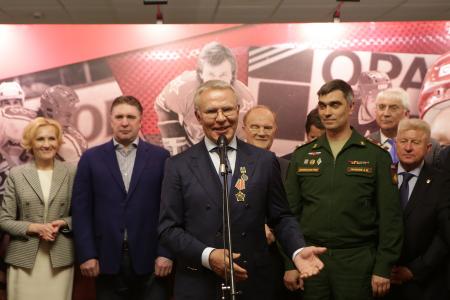 Г.А. Зюганов поздравил с юбилеем известного хоккеиста Вячеслава Фетисова и выступил на открывшейся выставке, посвященной юбиляру