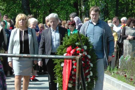 Санкт-Петербург. На Серафимовском кладбище прошла траурная церемония в первую годовщину захоронения неопознанных останков жертв авиакатастрофы над Синайским полуостровом