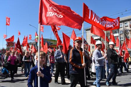 «Пусть всегда будет солнце!». Тульский обком провёл массовую демонстрацию и праздничный митинг
