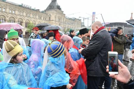 «Ура, юные пионеры!»