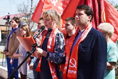 «Пусть всегда будет солнце!». Тульский обком провёл массовую демонстрацию и праздничный митинг
