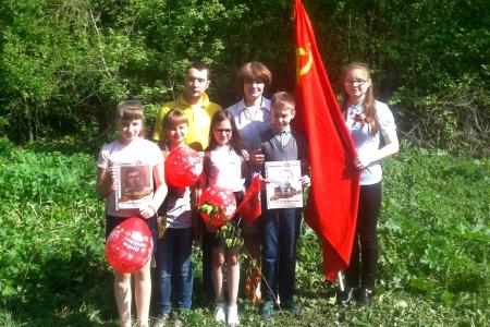 Тульская область. Пионеры и коммунисты провели в Богородицке праздничное мероприятие в честь Дня Победы