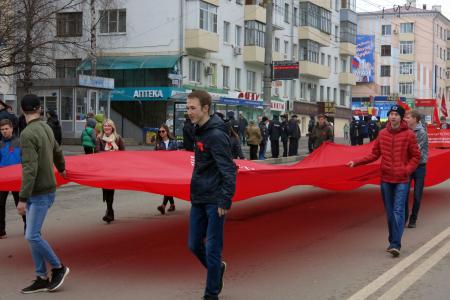 Первого мая знамена КПРФ украсили улицы Чебоксар