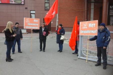 ​В городах Ямала прошли акции протеста против массовых сокращений бюджетников Ноябрьска, занятых в сфере дополнительного образования