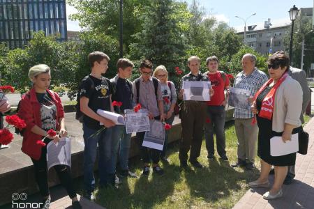 Самара. Коммунисты возложили цветы к памятнику борцов за Советскую власть