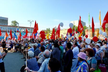 Почти 900 подписей собрали иркутяне на митинге против планов повысить энерготарифы для населения в пользу структур РУСАЛА 