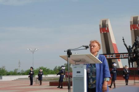 В День памяти и скорби коммунисты Читы возложили цветы к Вечному огню